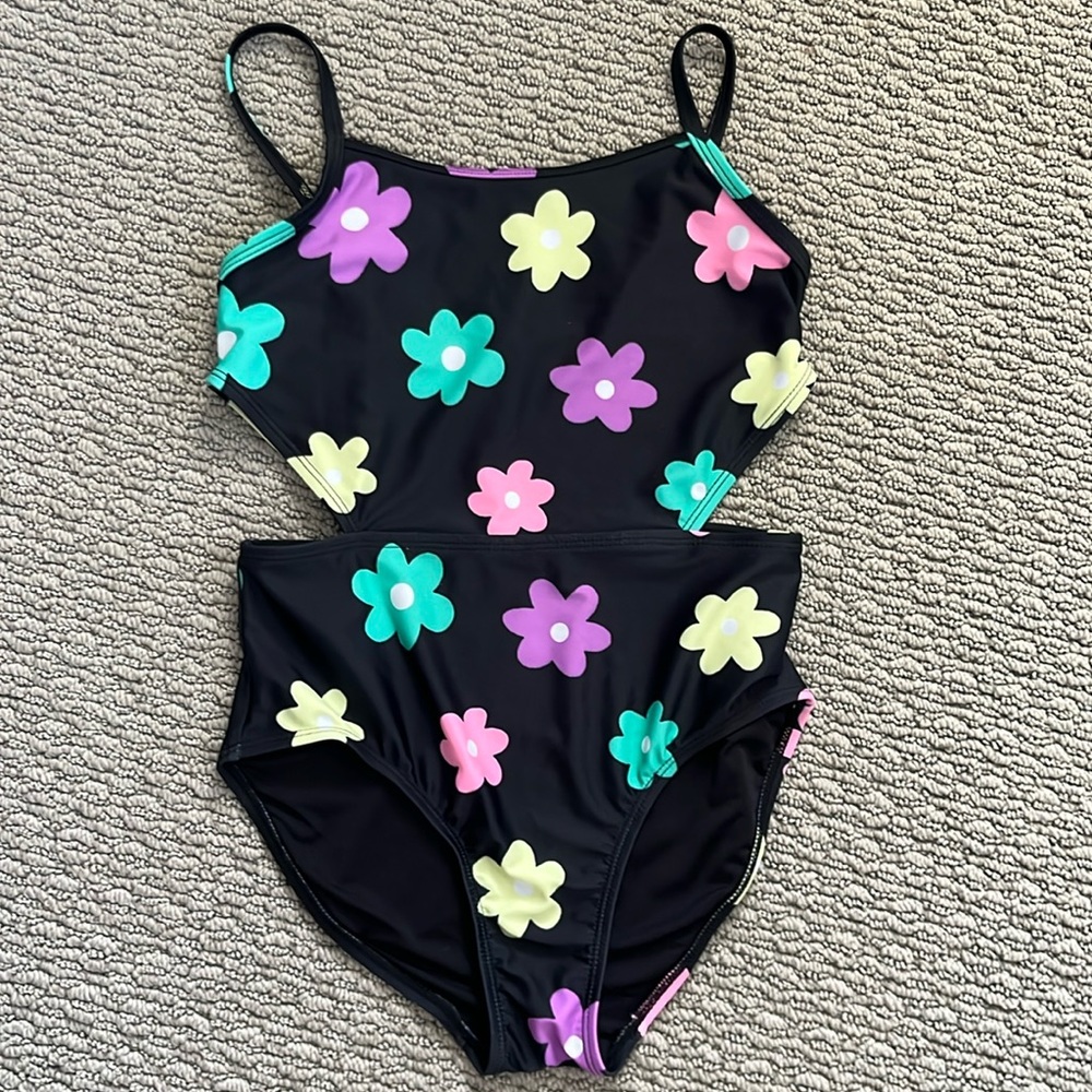 Girls cut out daisy swim suit